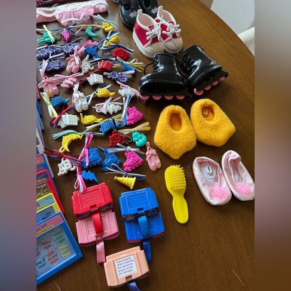 Vintage 1999 Amazing Ally Doll Lot of Doll Clothes Shoes Accessories Bundle - Picture 10 of 16